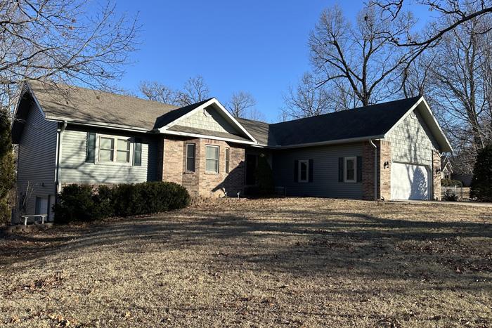 Residency with expert siding blinds repair by Joplin Venetian Blinds in Joplin, MO 